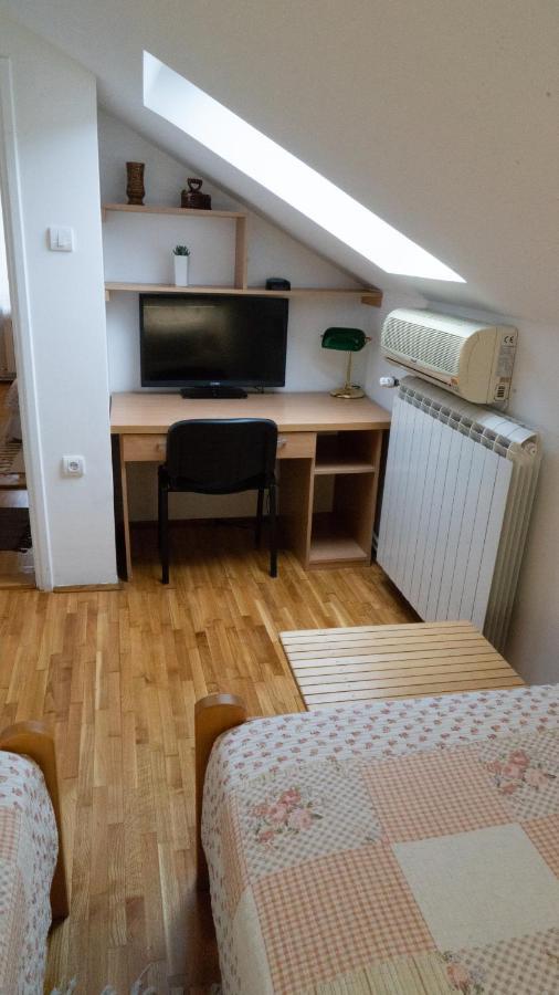 Apartment Akacija Gardens Белград Екстериор снимка